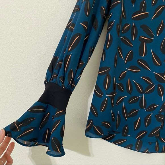 Cabi Kate Shadow Leaf Blouse Bell Sleeved Teal Size Small - Picture 7 of 13